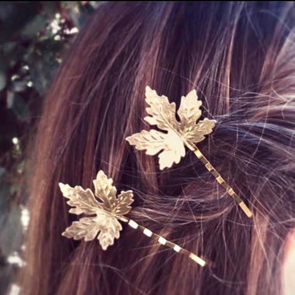 Accessories - A Pair of Maple Leave Hair Clip